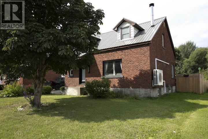 317 Goulais AVE photo 2