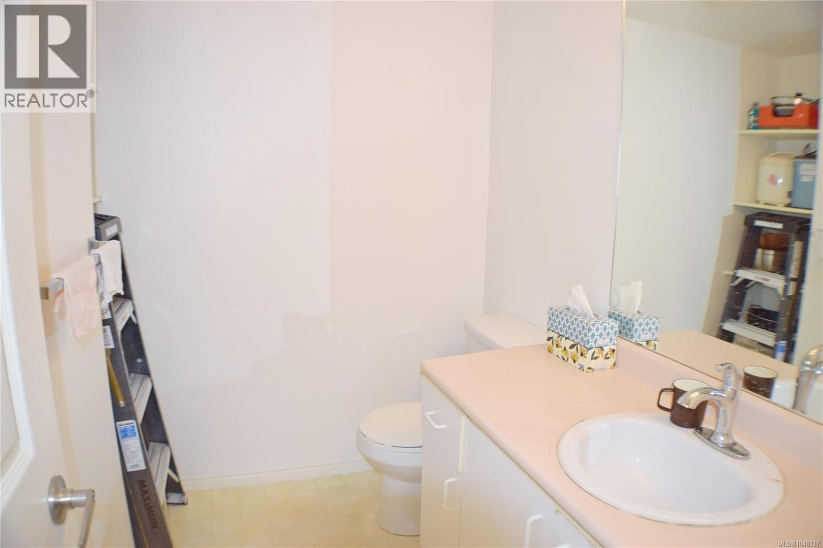 207 1694 Cedar Hill Cross Road, Saanich