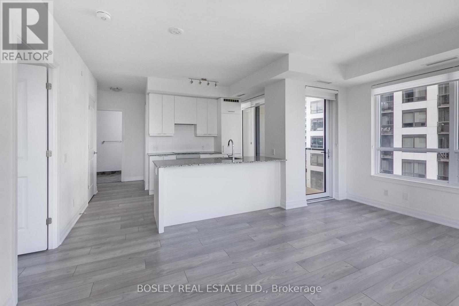 #704 36 ELM DRIVE W - 17