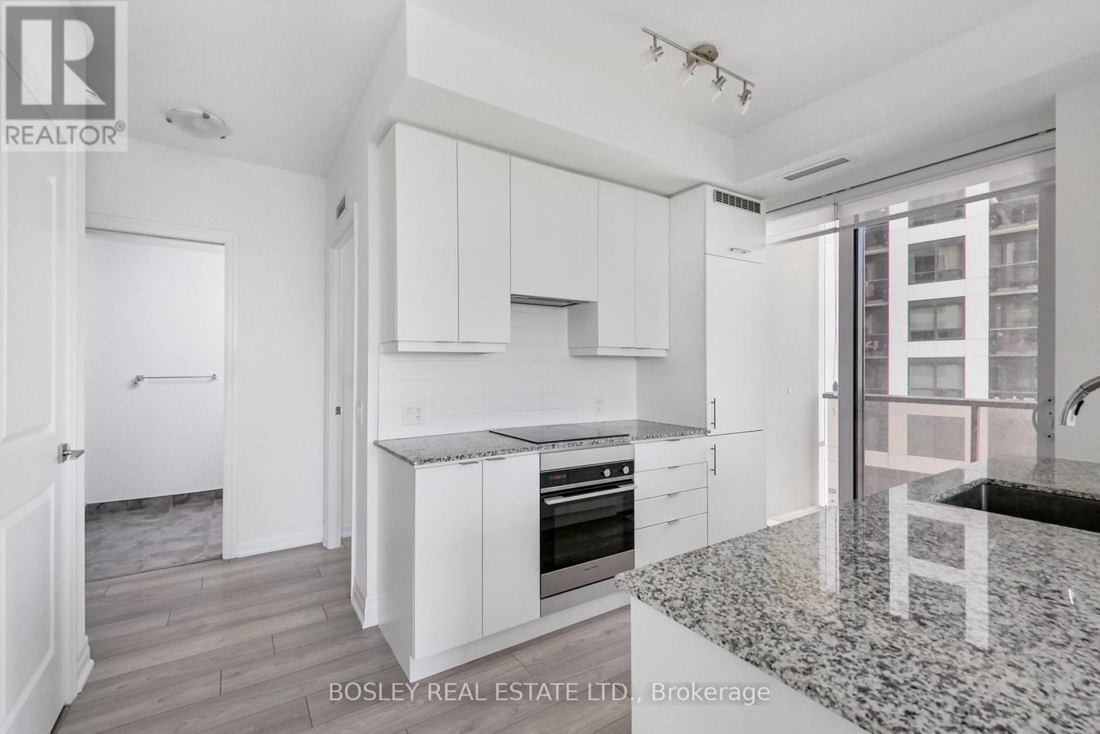#704 36 ELM DRIVE W - 13