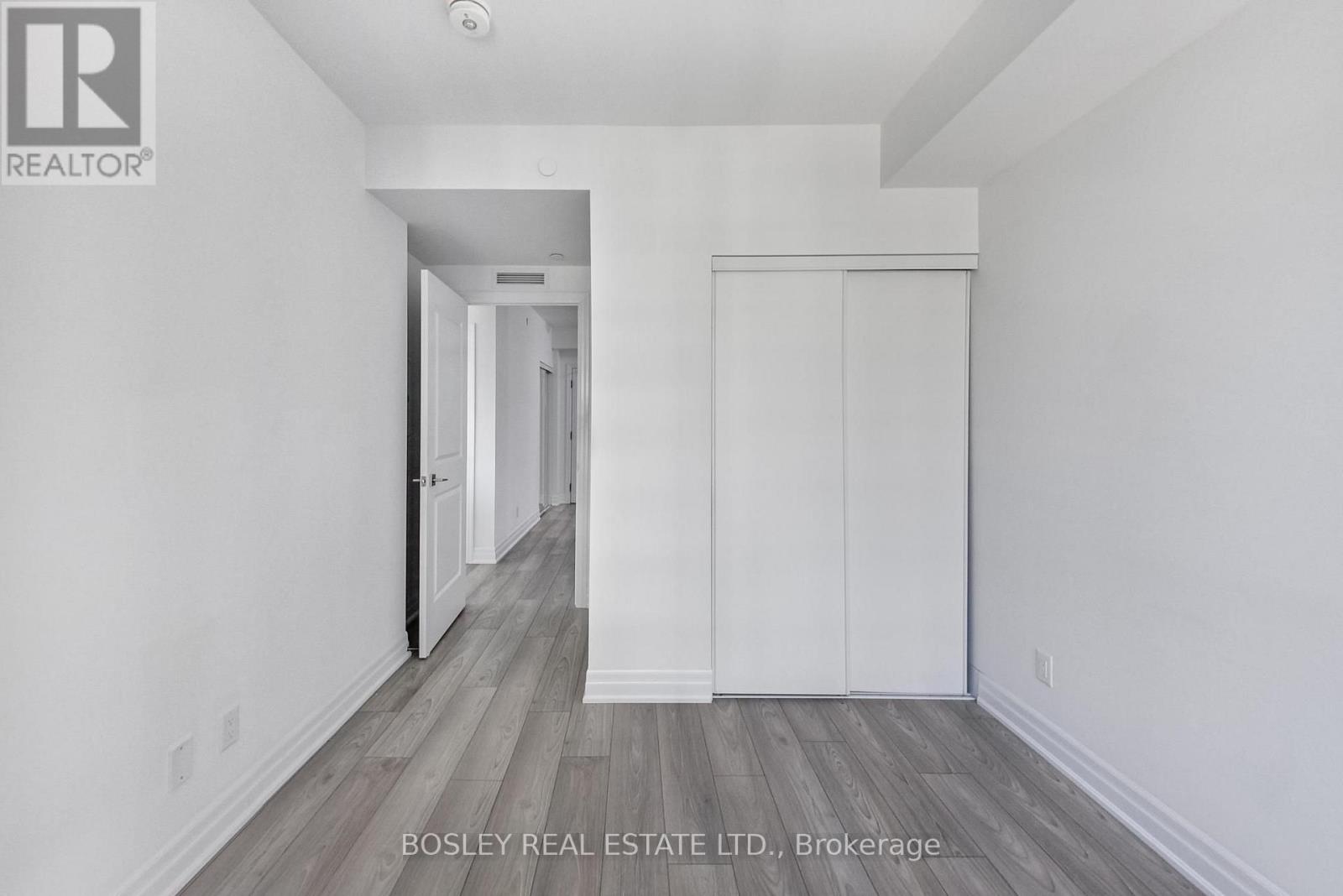 #704 36 ELM DRIVE W - 8