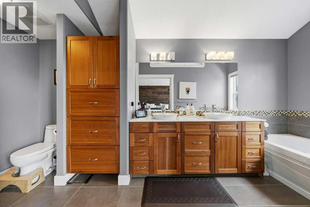 2230 35 Street SW - 21