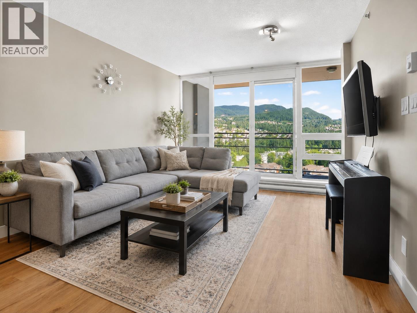 2102 2978 GLEN DRIVE