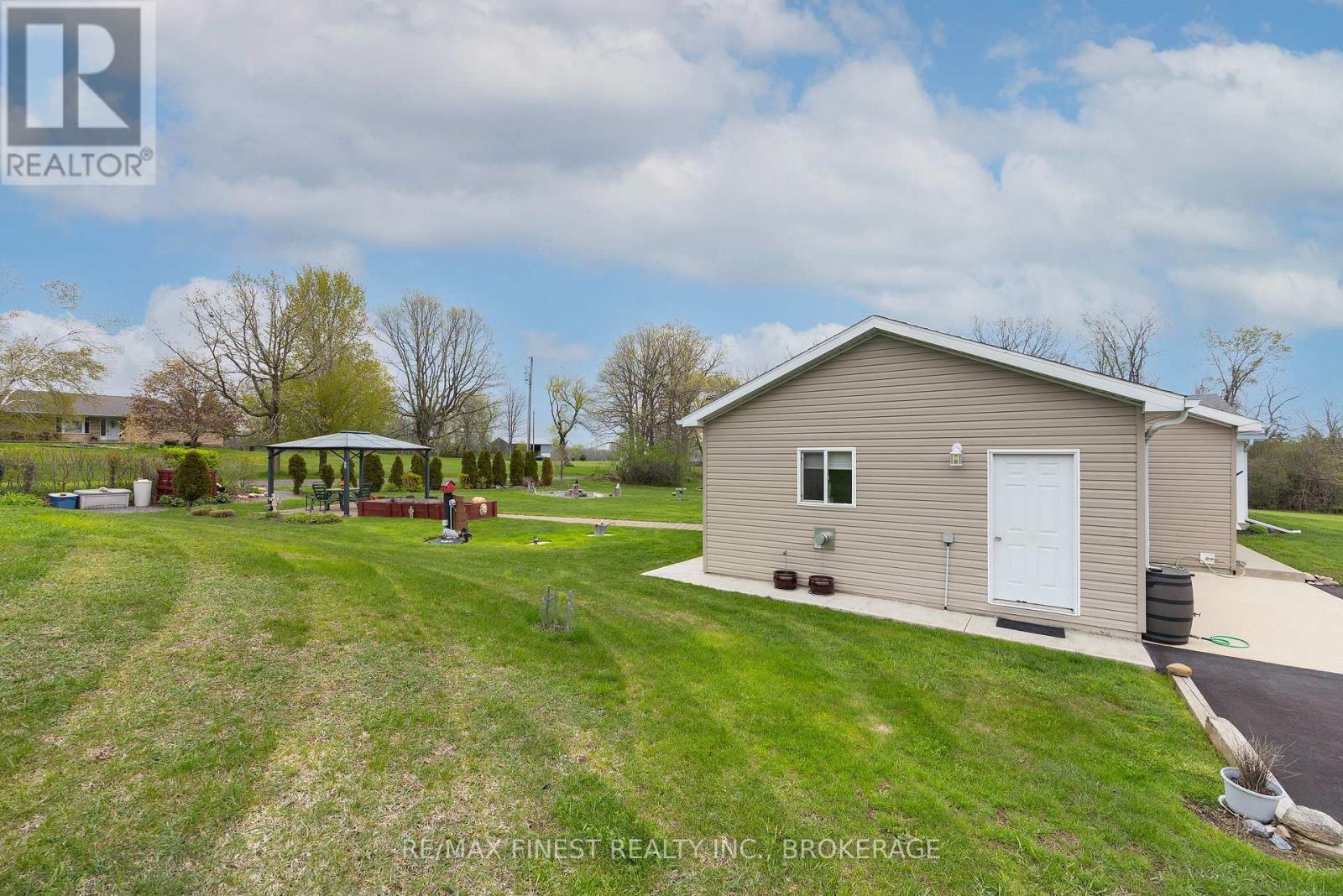 463 DRIVE IN ROAD - Image 44