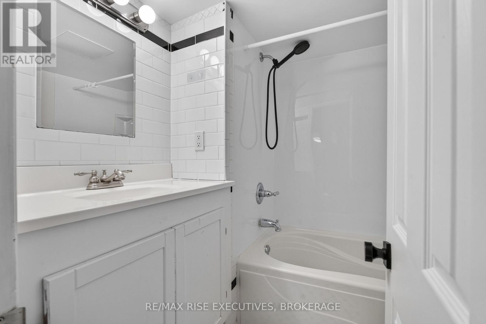 48 ELM STREET - Image 20