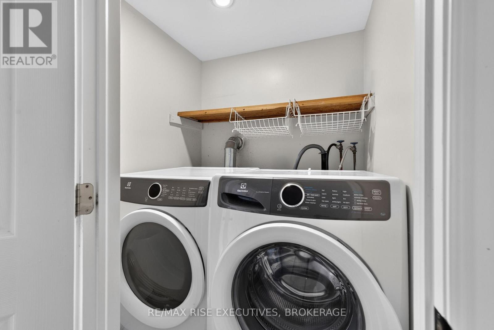 48 ELM STREET - Image 21