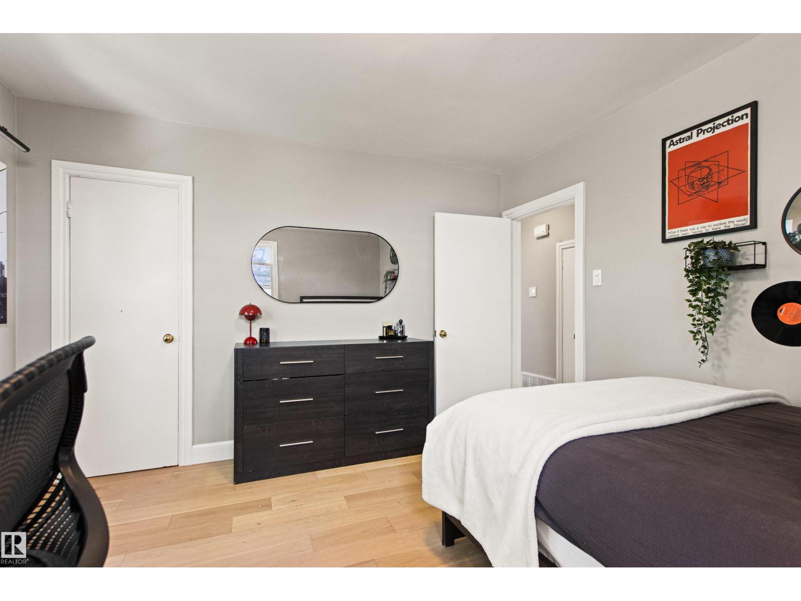 10741 70 AV NW - 28