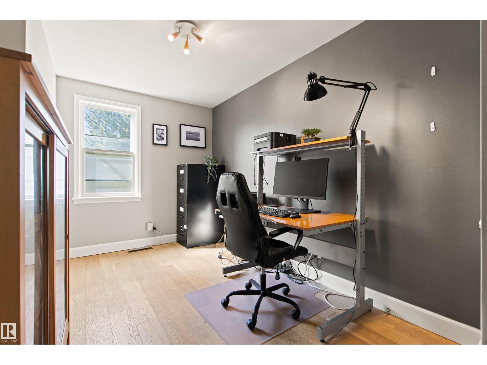 10741 70 AV NW - 29