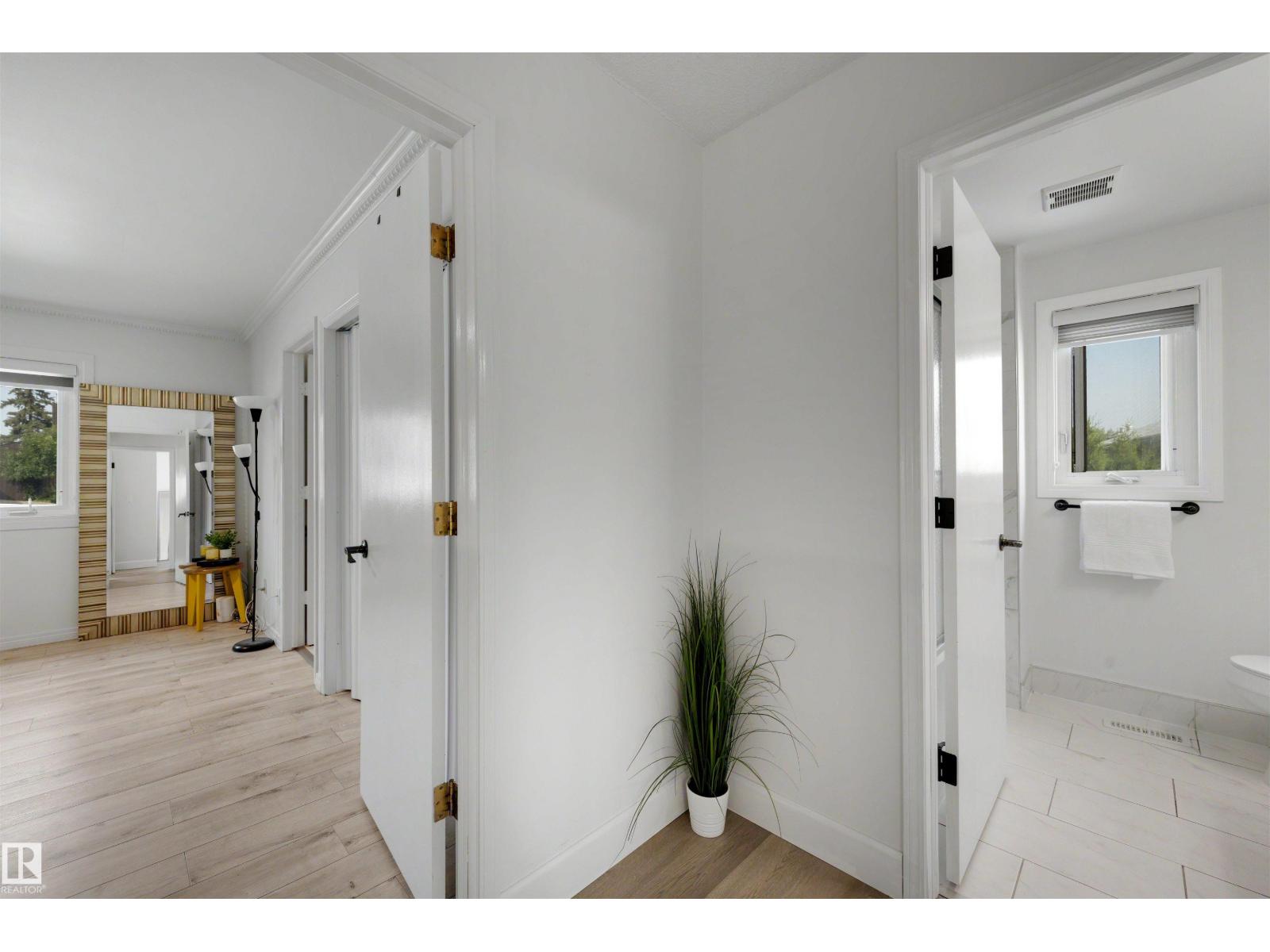 #17 3520 60 ST NW - 14