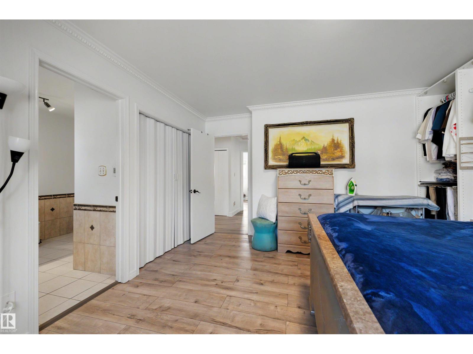 #17 3520 60 ST NW - 16