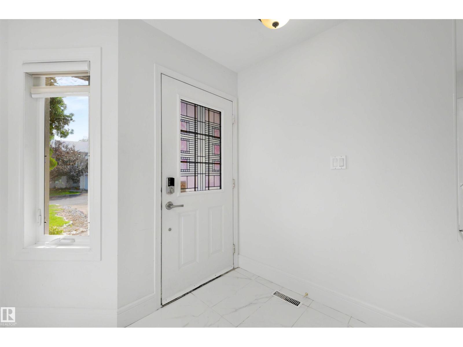 #17 3520 60 ST NW, Hillview, Edmonton photo 2