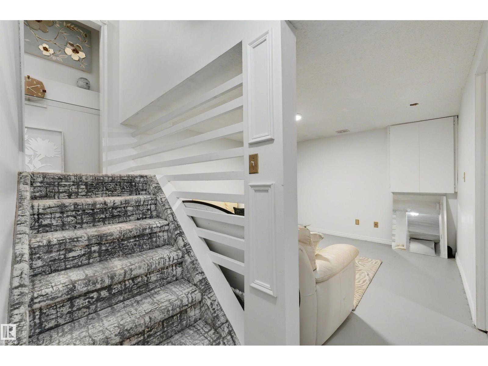 #17 3520 60 ST NW - 25