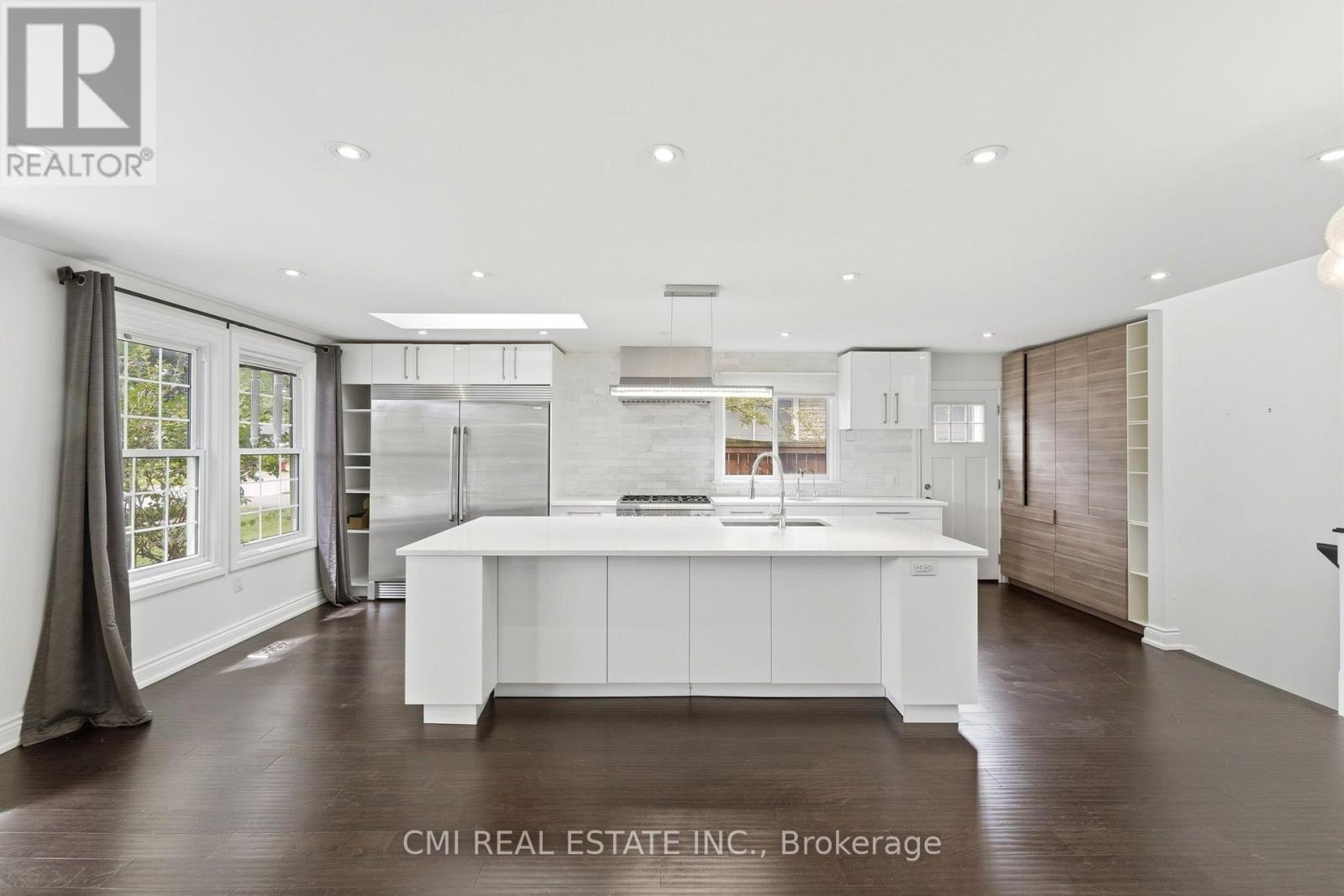 677 LOMOND CRESCENT - 11