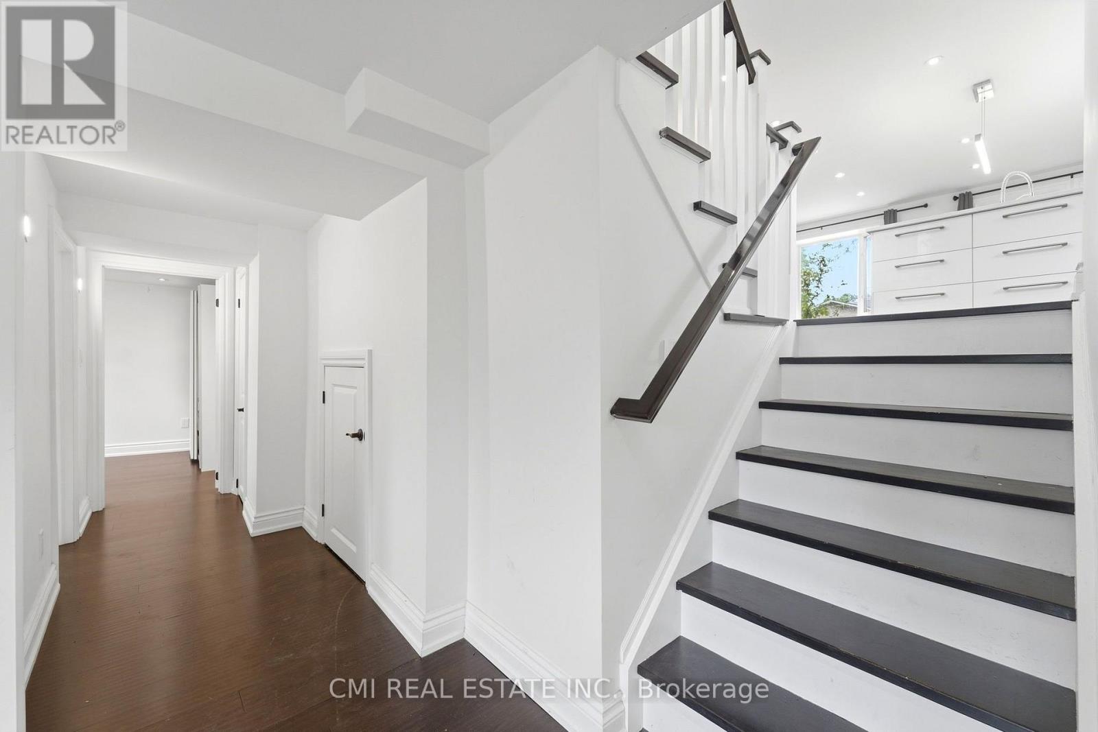 677 LOMOND CRESCENT - 12