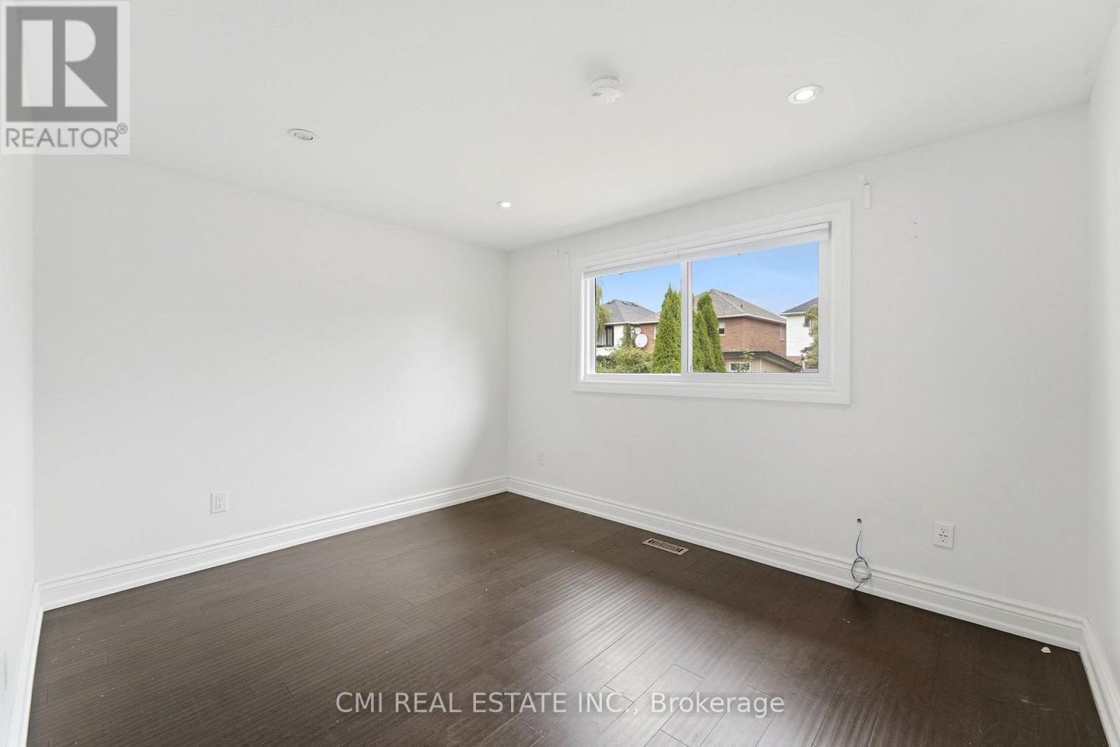 677 LOMOND CRESCENT - 14