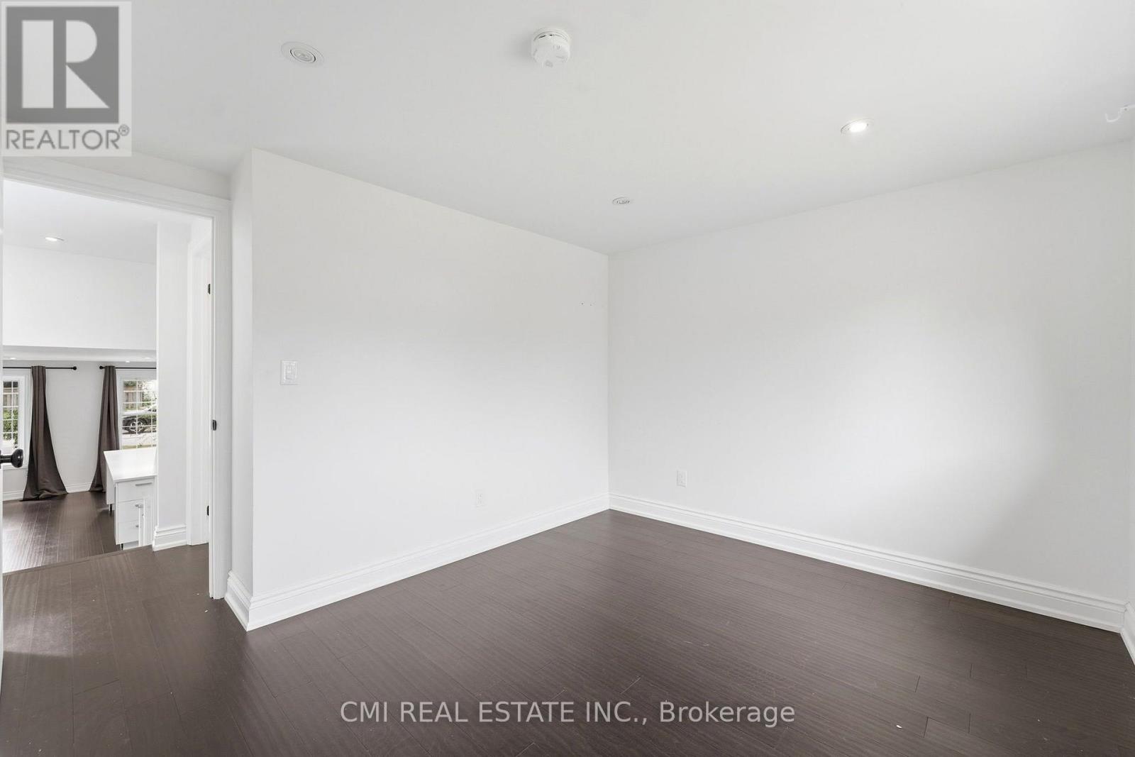 677 LOMOND CRESCENT - 16