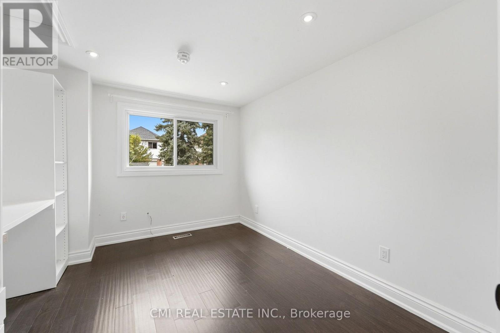 677 LOMOND CRESCENT - 17