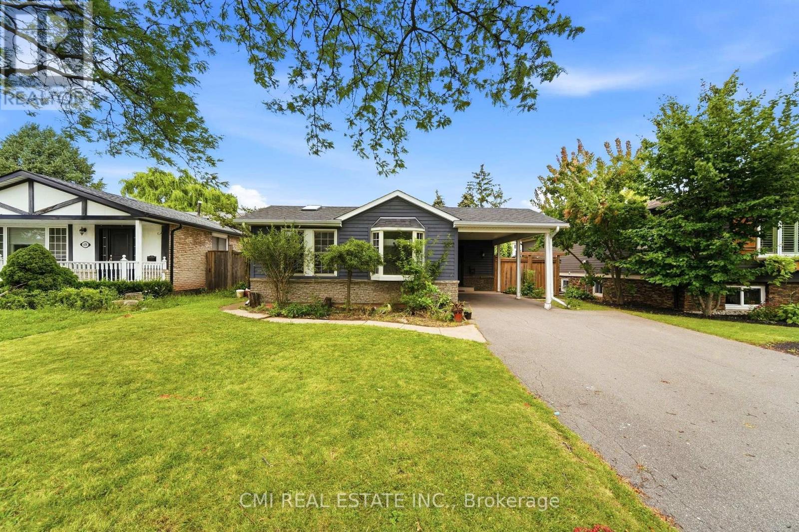 677 LOMOND CRESCENT - 2