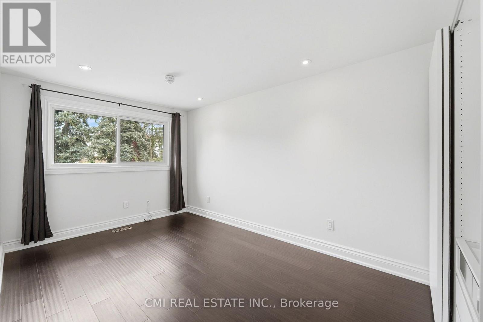 677 LOMOND CRESCENT - 22