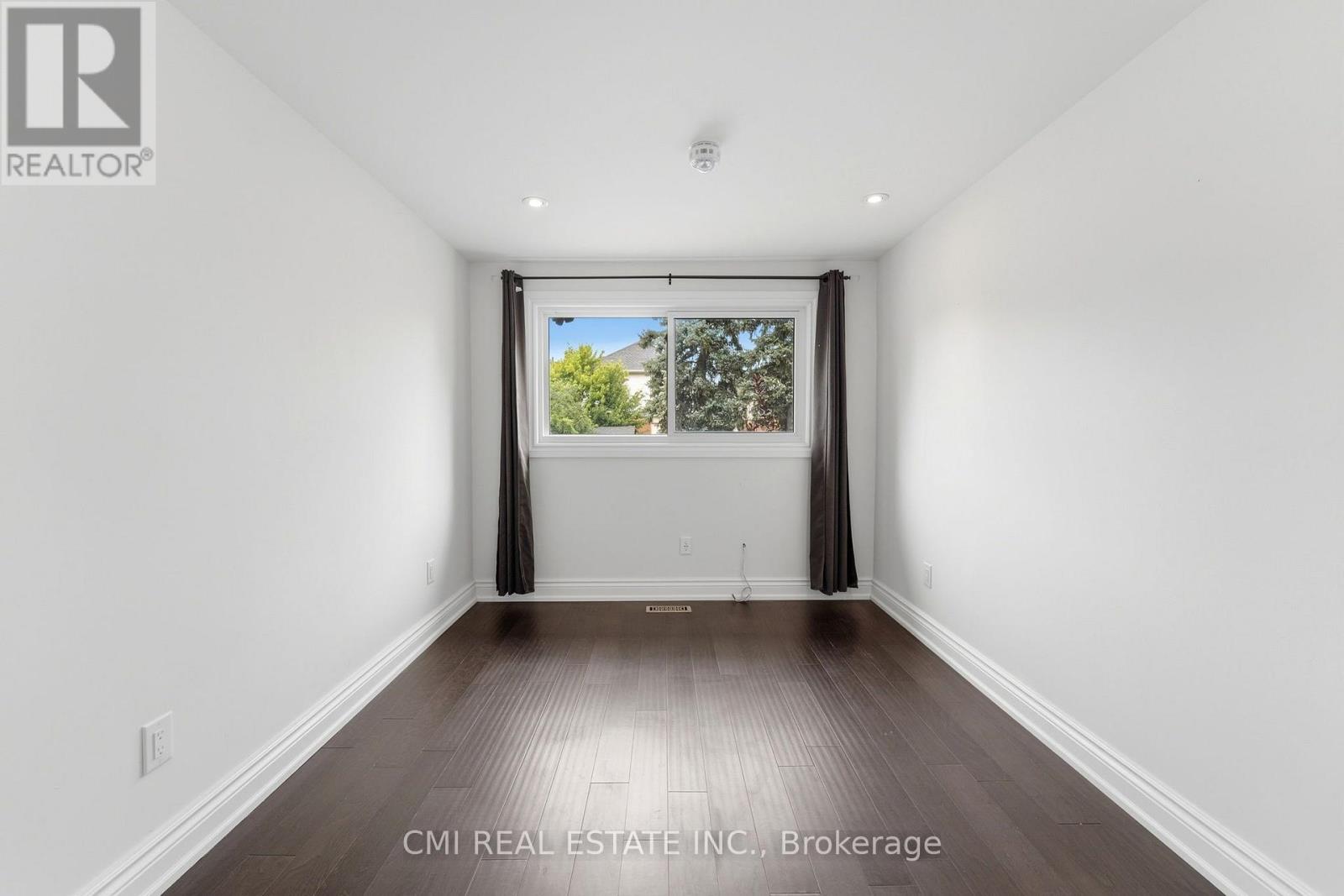 677 LOMOND CRESCENT - 25