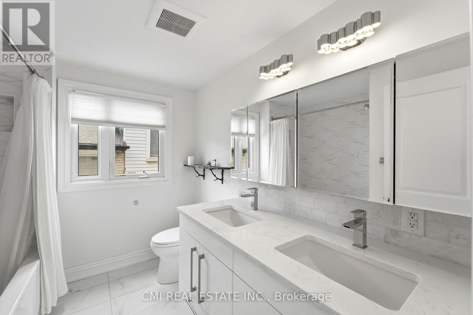 677 LOMOND CRESCENT - 29