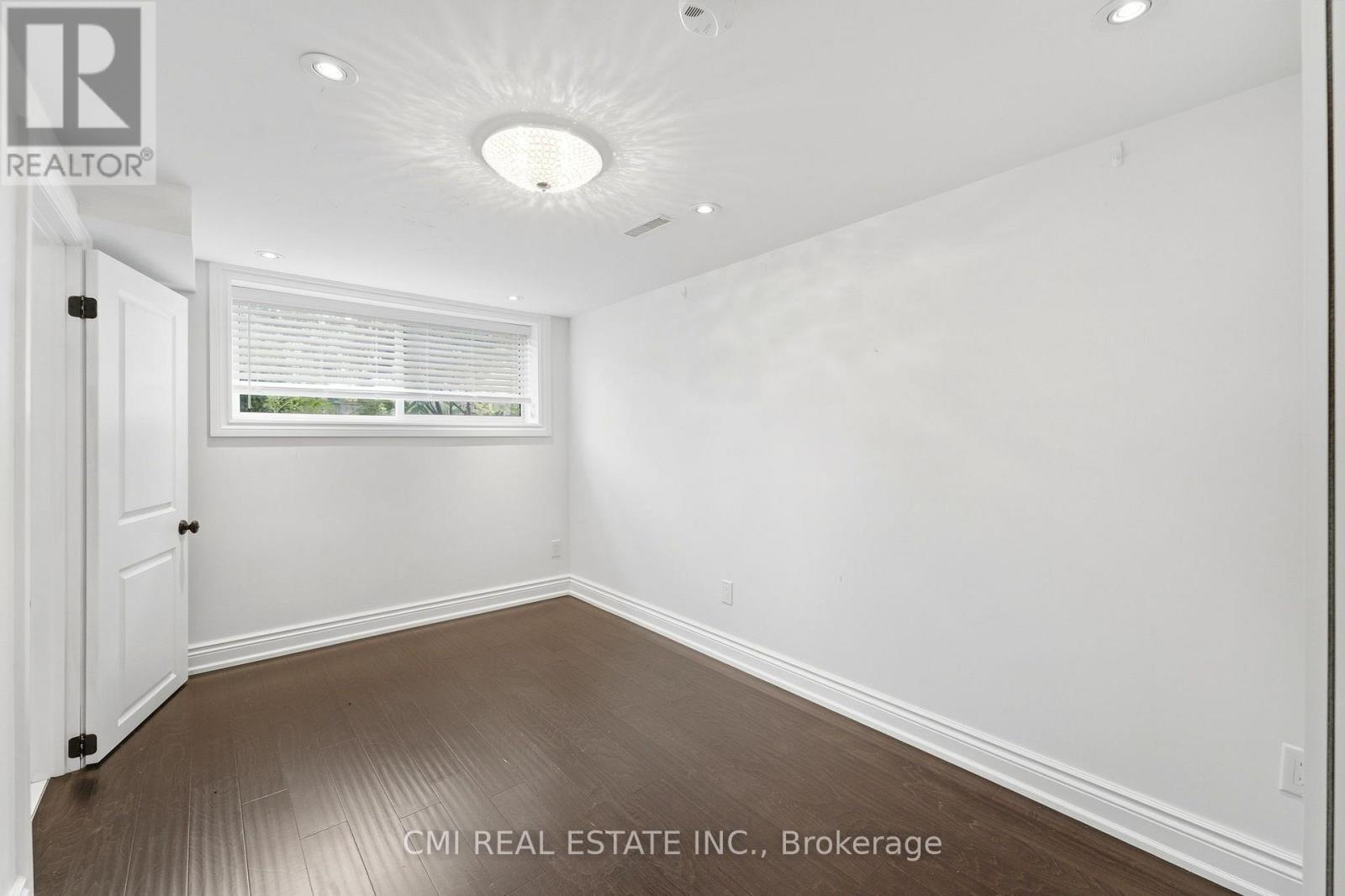 677 LOMOND CRESCENT - Image 35