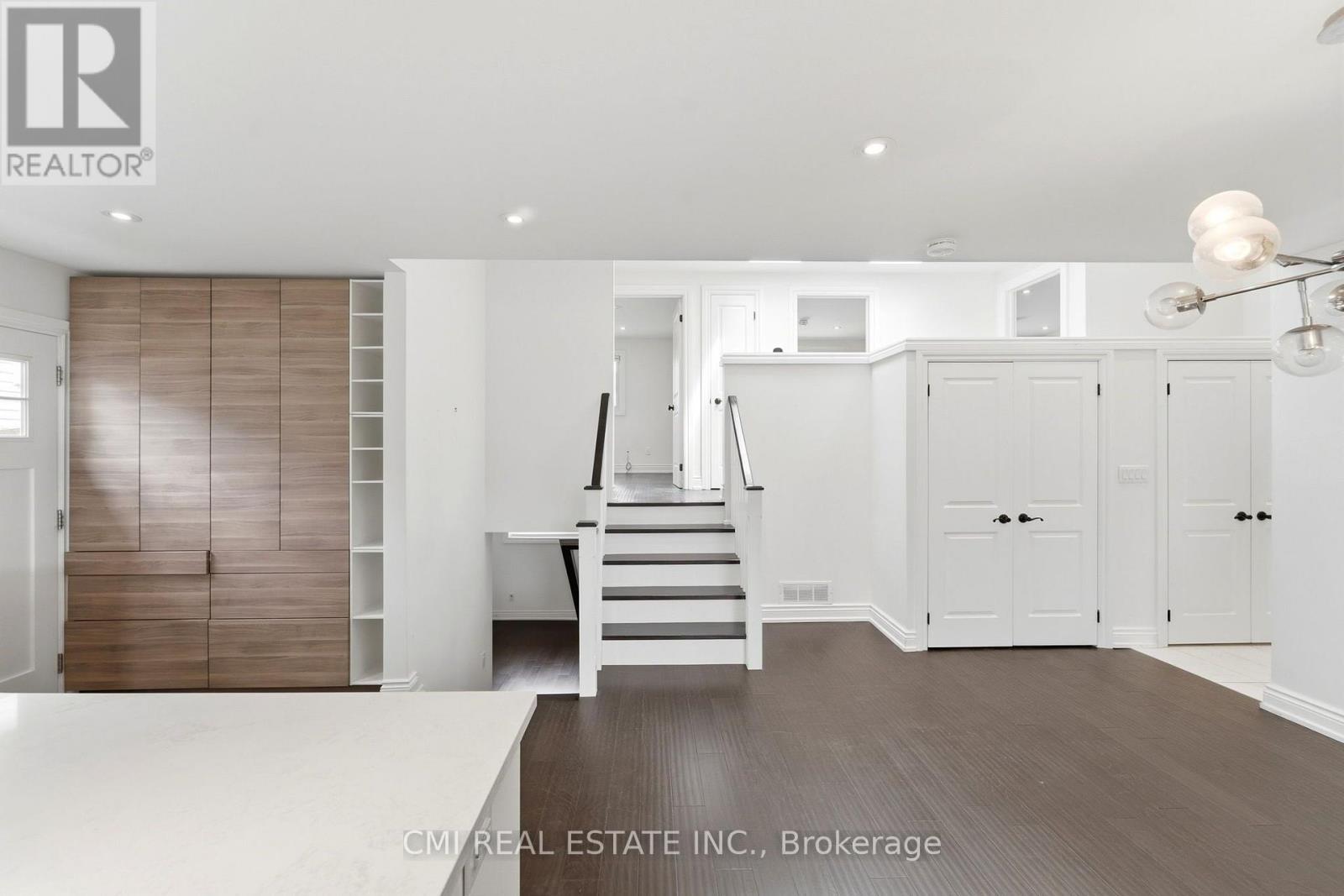 677 LOMOND CRESCENT - 37