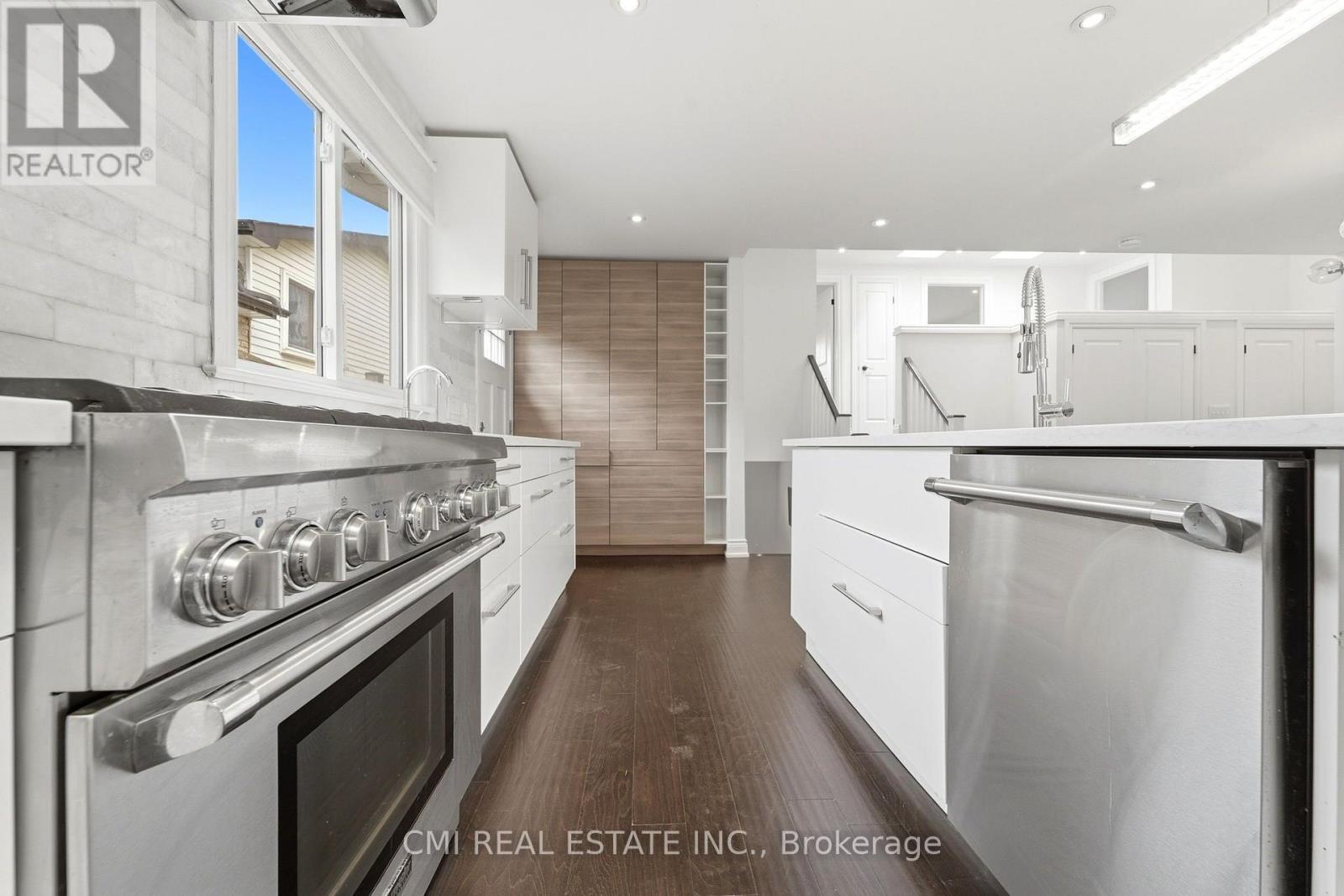 677 LOMOND CRESCENT - 6