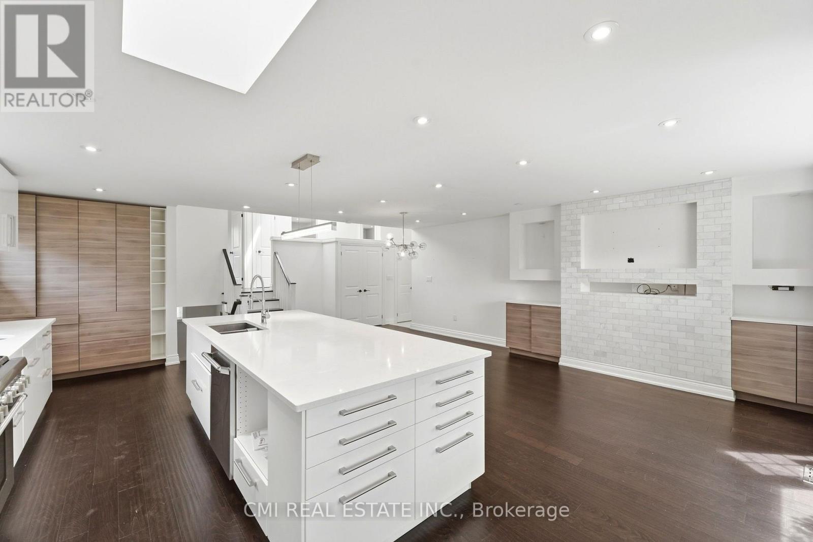 677 LOMOND CRESCENT - 9