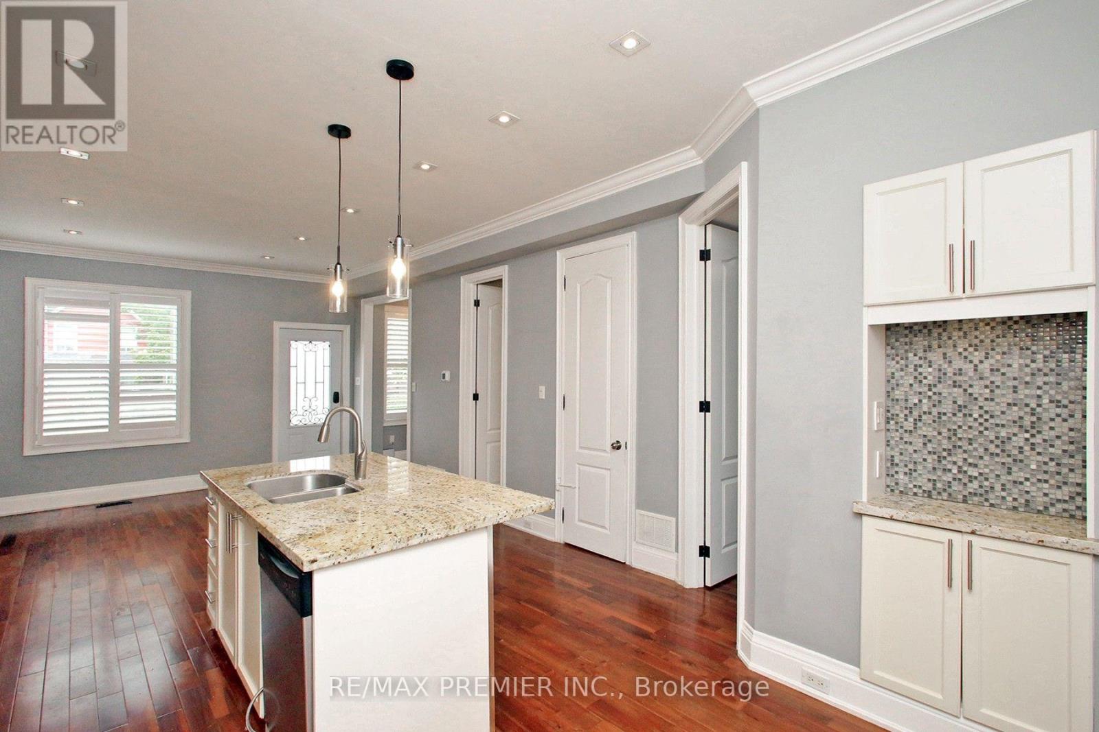 226 RITSON ROAD S - 10
