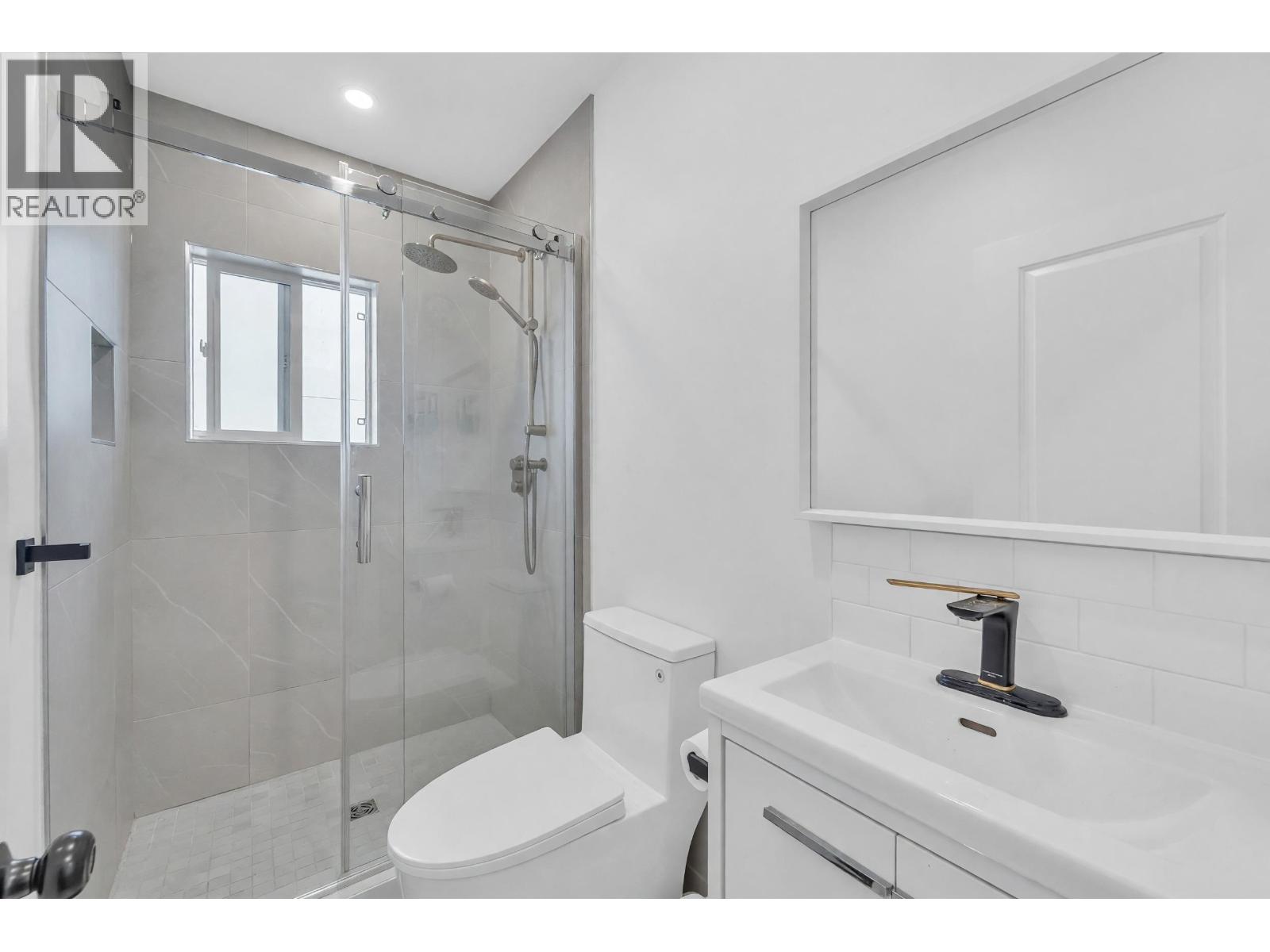 7 Bed, 3 Bath House for Sale in Vancouver – 425 E 57TH AVENUE, Vancouver – MLS# R3159374 - Image 10