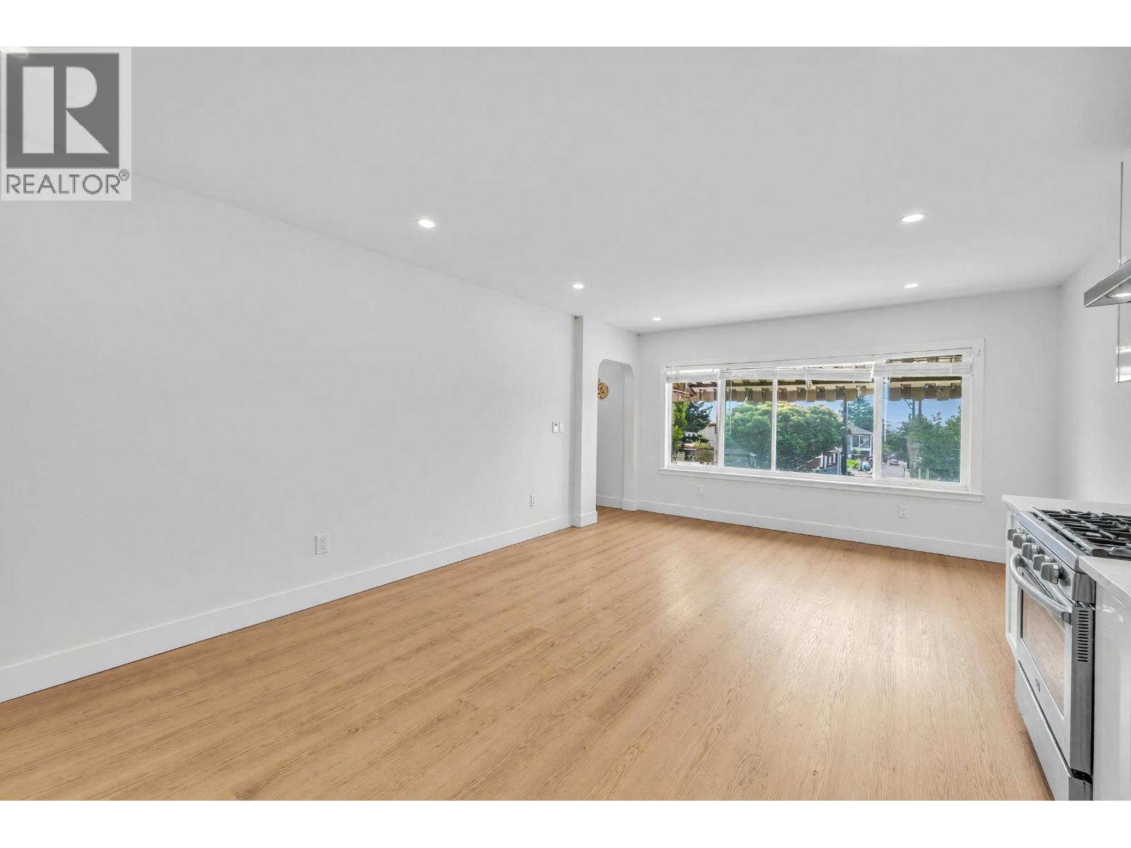 7 Bed, 3 Bath House for Sale in Vancouver – 425 E 57TH AVENUE, Vancouver – MLS# R3159374 - Image 4