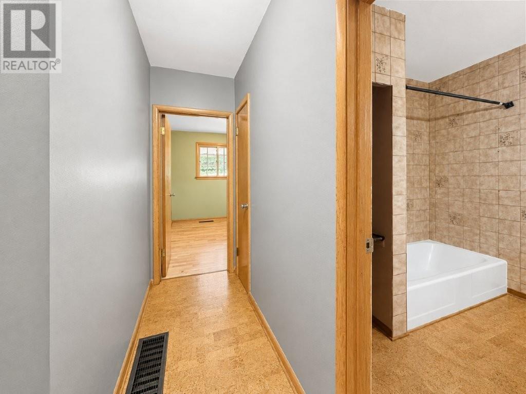 412 James Street S - 23