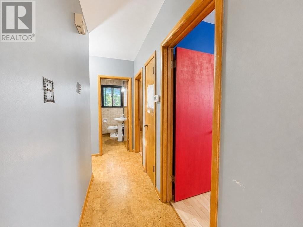 412 James Street S - 26