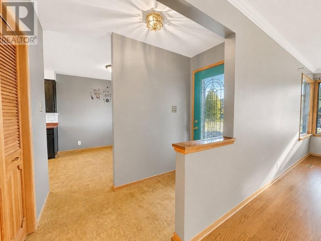 412 James Street S - 8