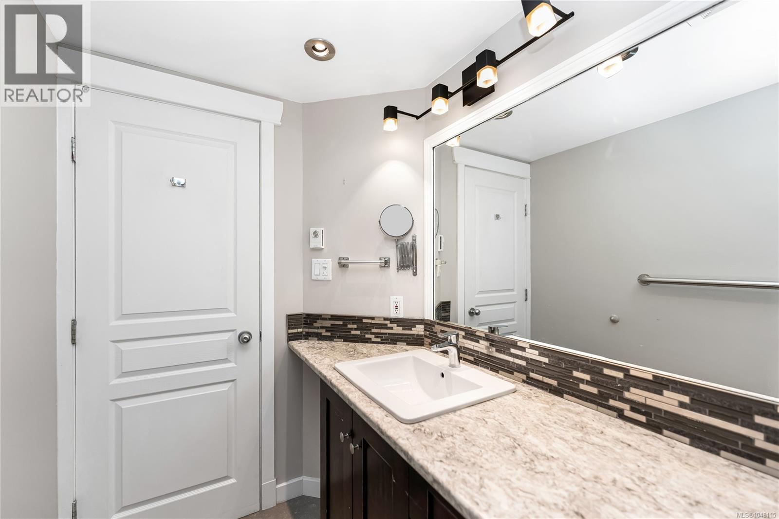 #209 935 Johnson St - 21