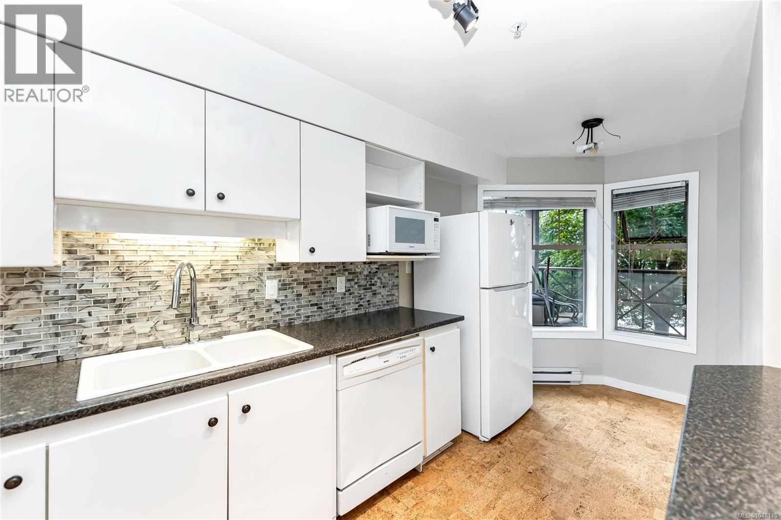 #209 935 Johnson St - 3