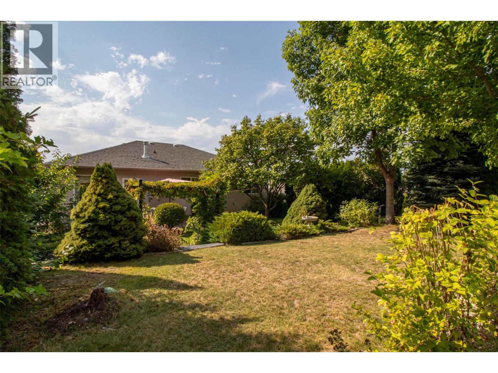  843 Lone Pine Drive, Kelowna