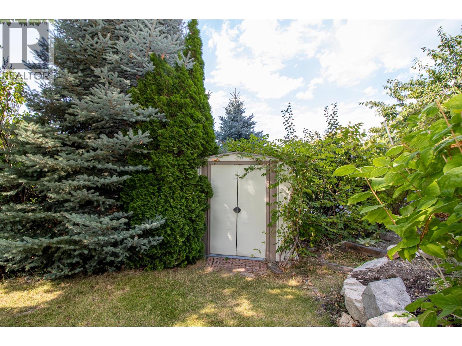  843 Lone Pine Drive, Kelowna