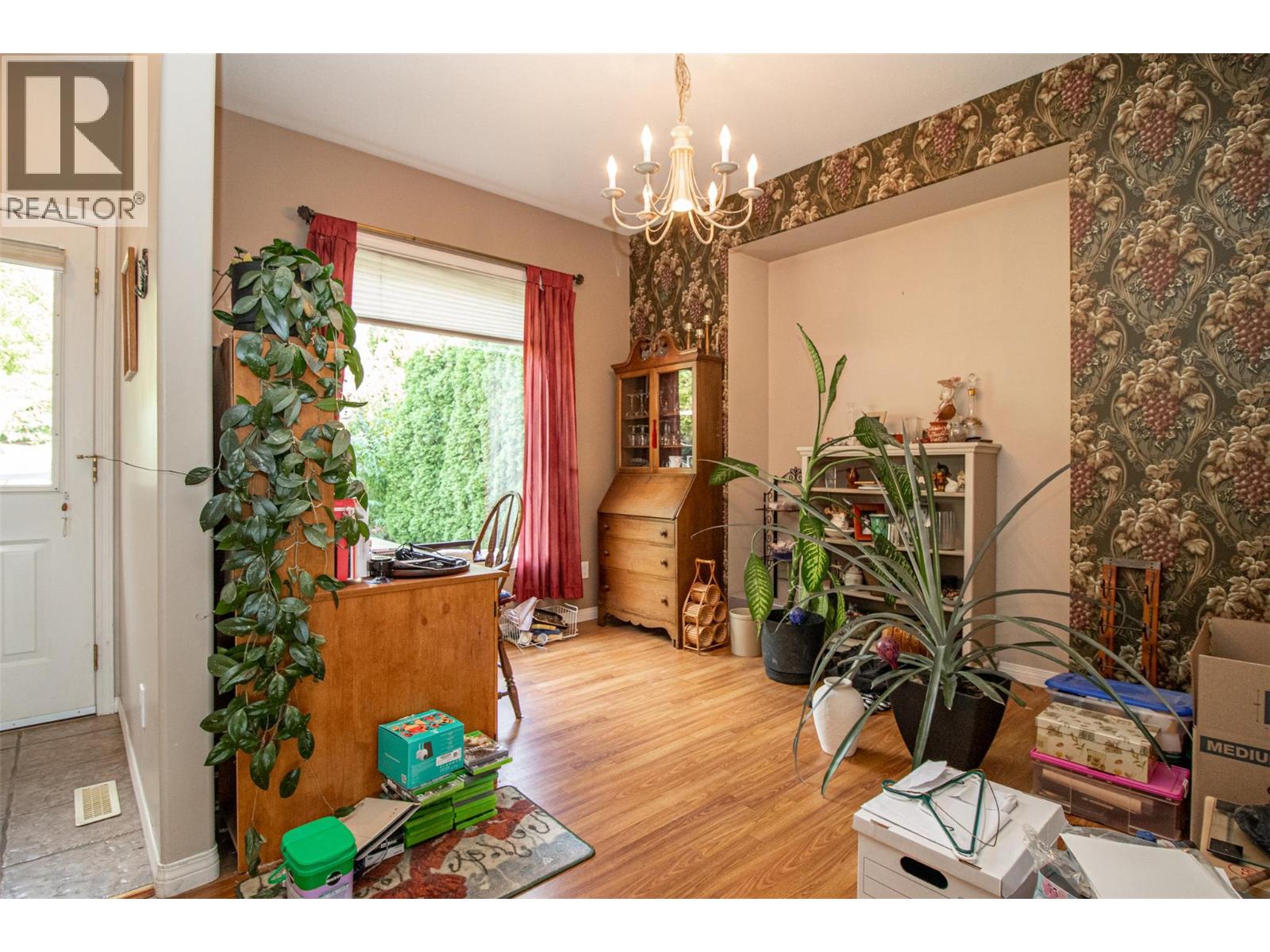  843 Lone Pine Drive, Kelowna