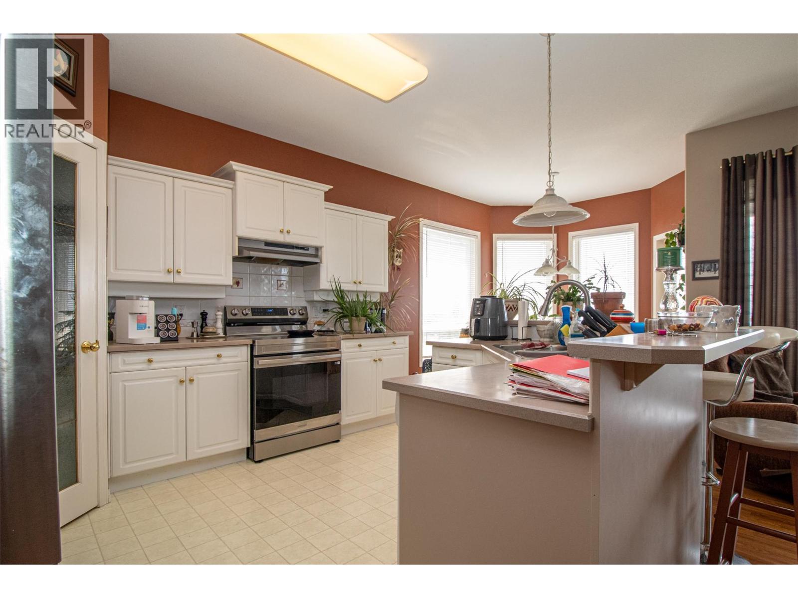  843 Lone Pine Drive, Kelowna