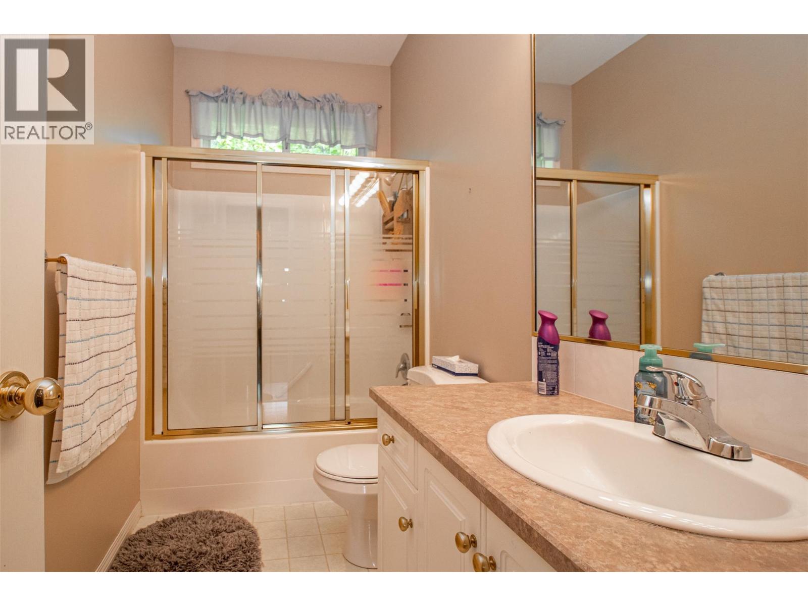  843 Lone Pine Drive, Kelowna