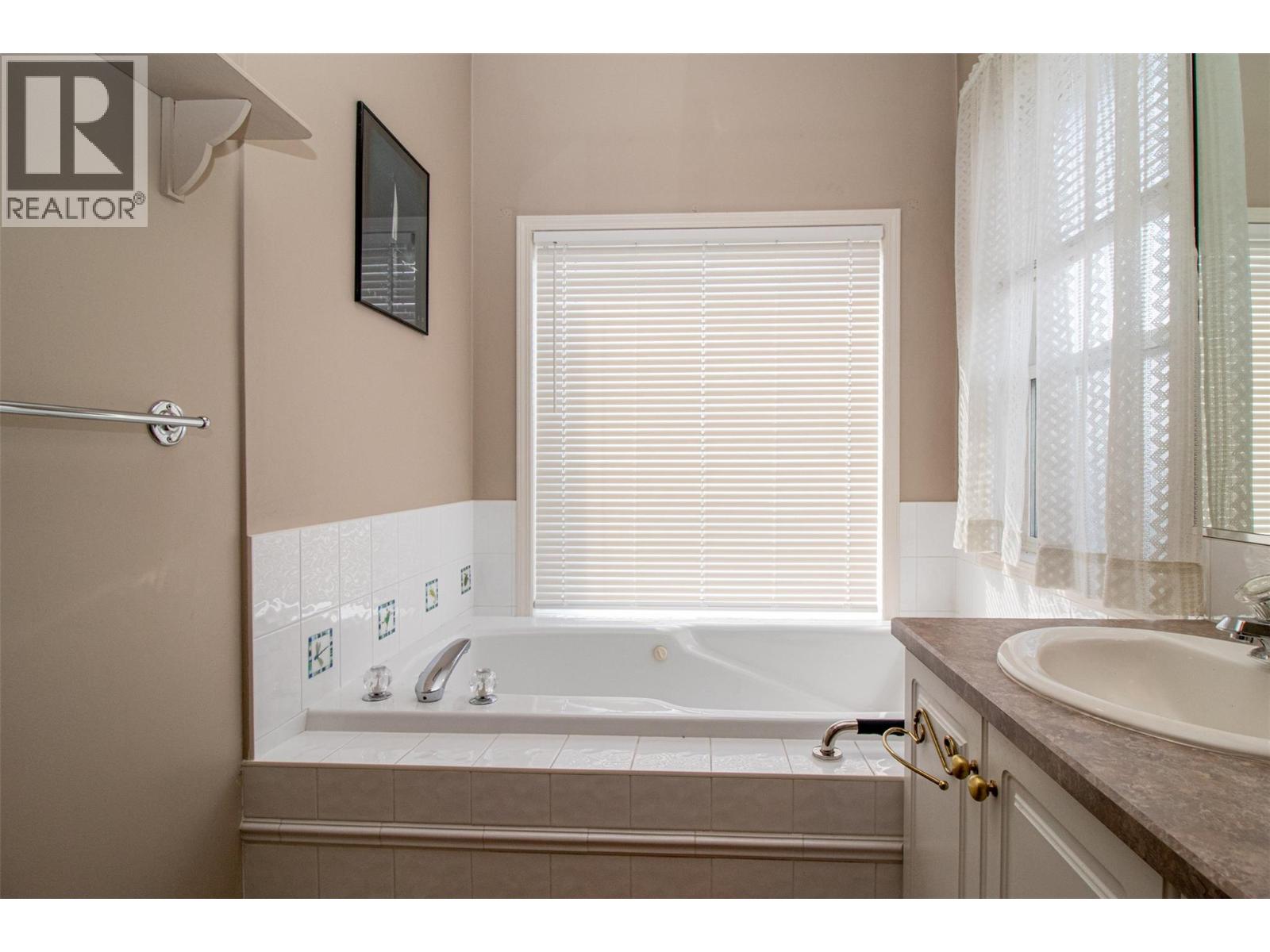  843 Lone Pine Drive, Kelowna