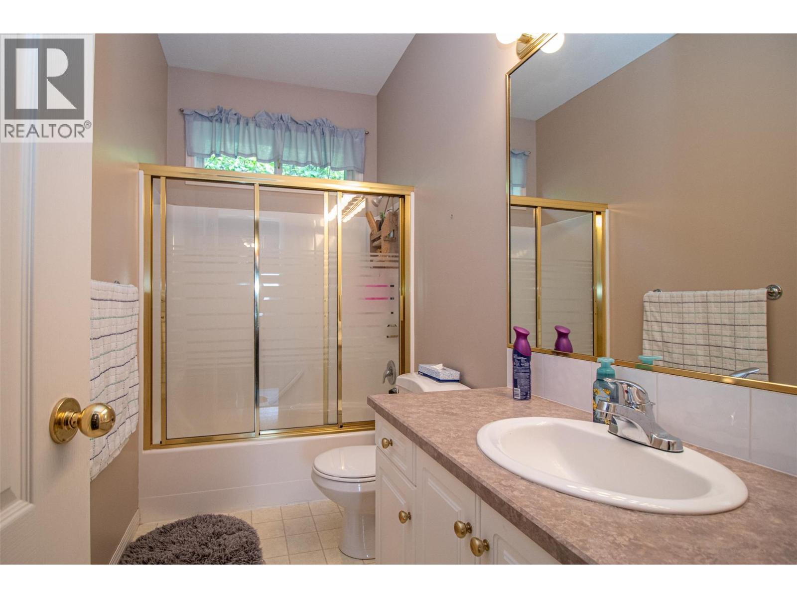  843 Lone Pine Drive, Kelowna