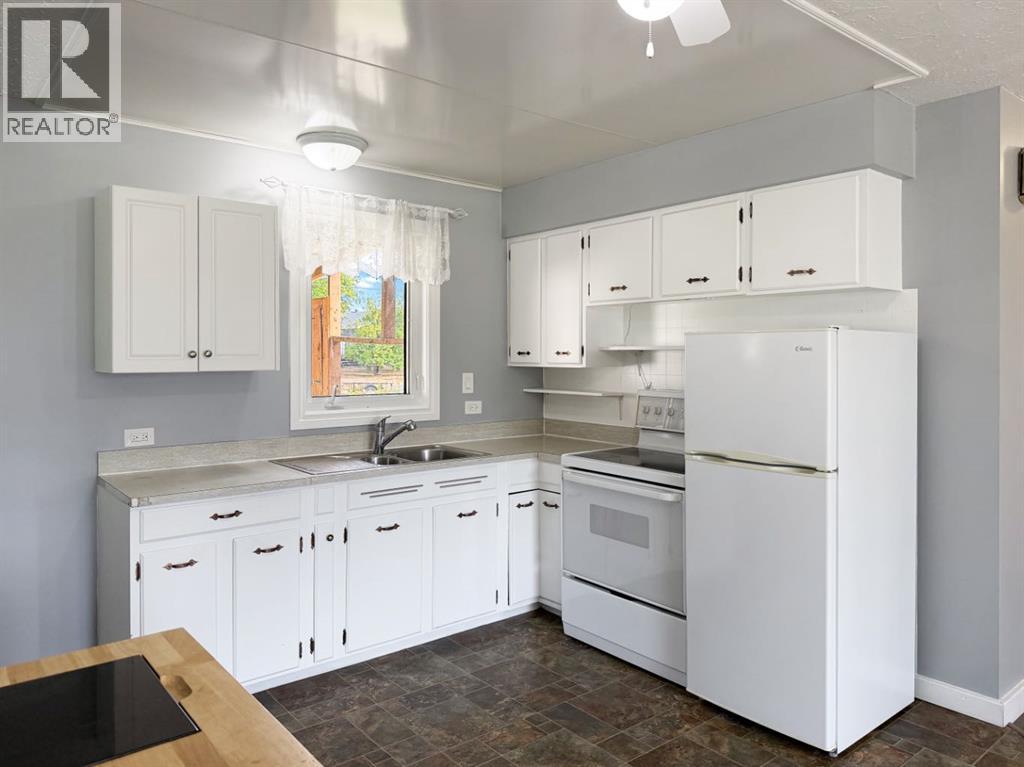 4912 49 Avenue - 11