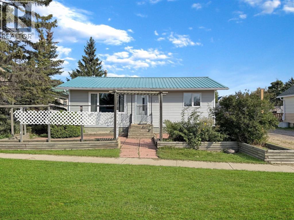 4912 49 Avenue - 2