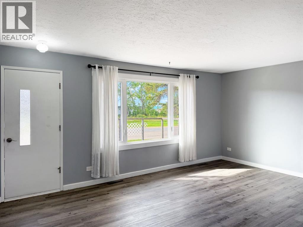 4912 49 Avenue - 8
