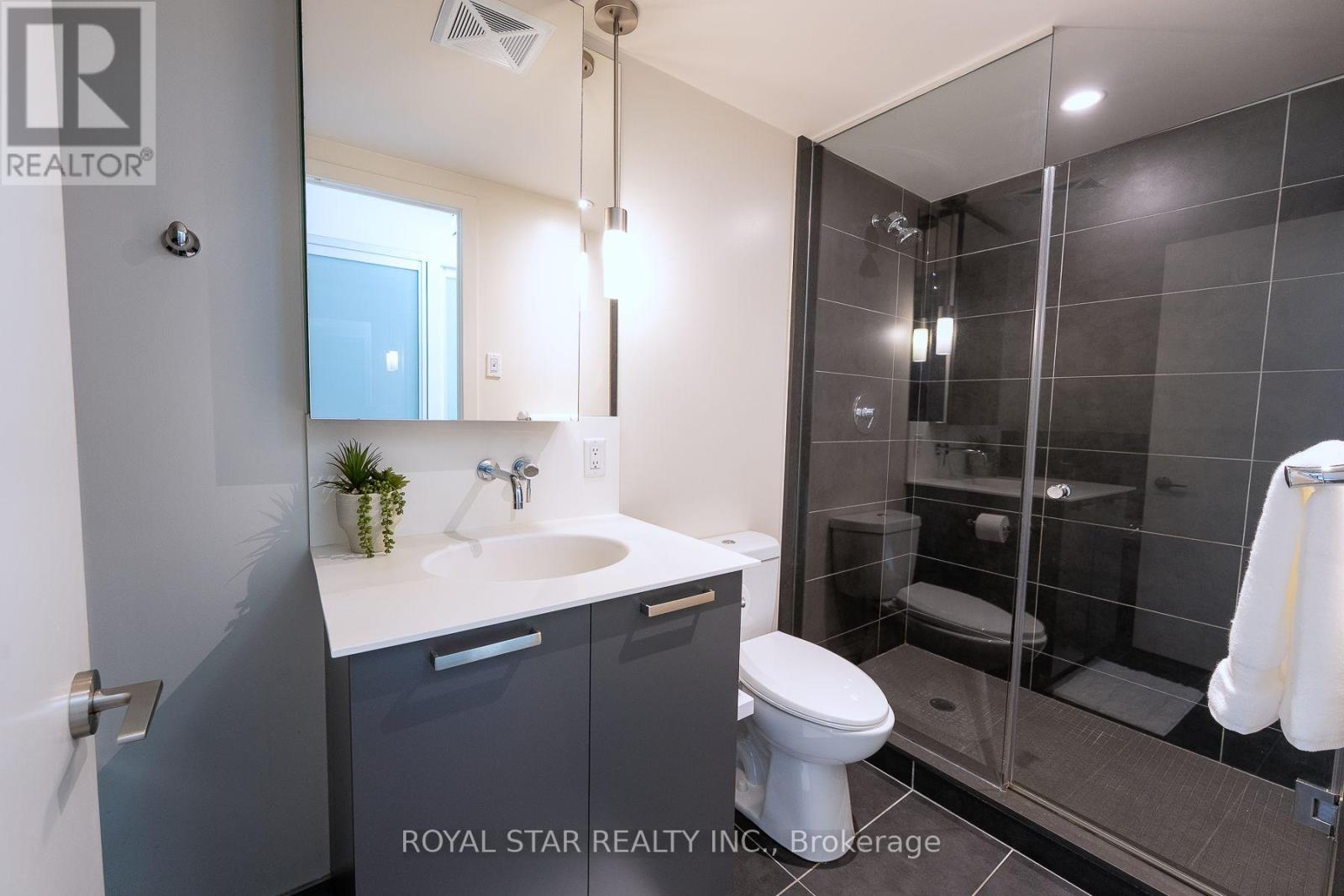 #623 95 BATHURST STREET - Image 21