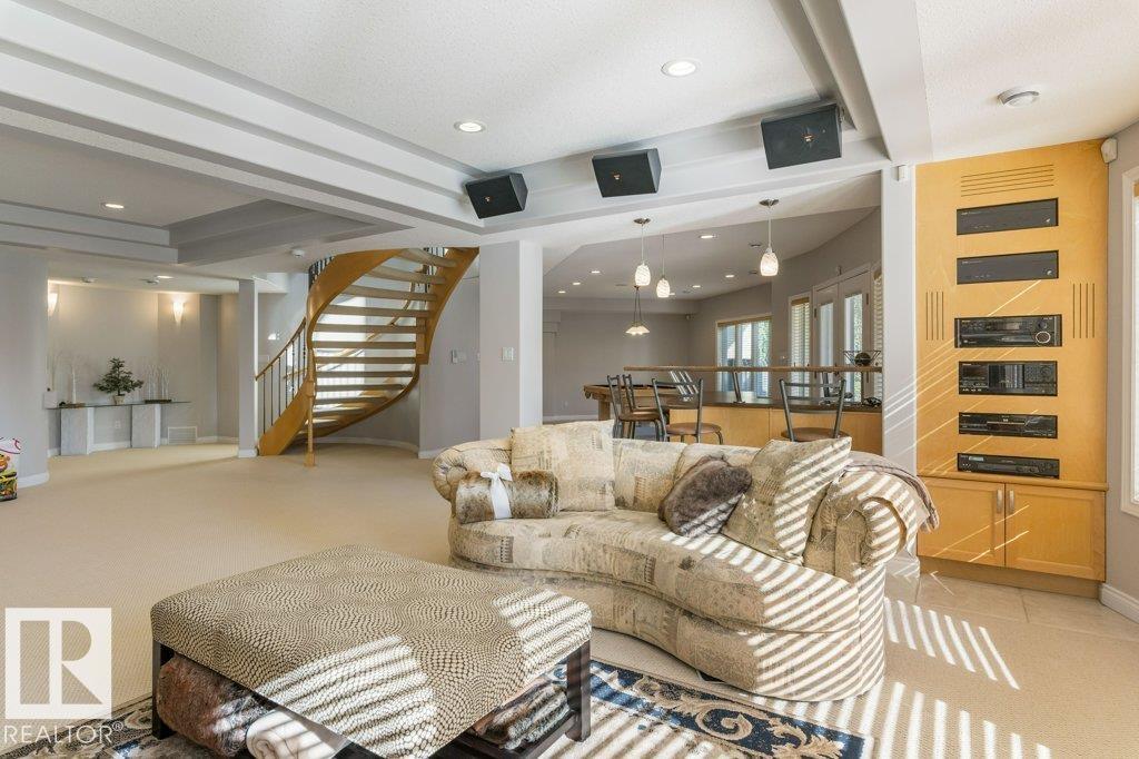 46 KINGSBURY CR - 49