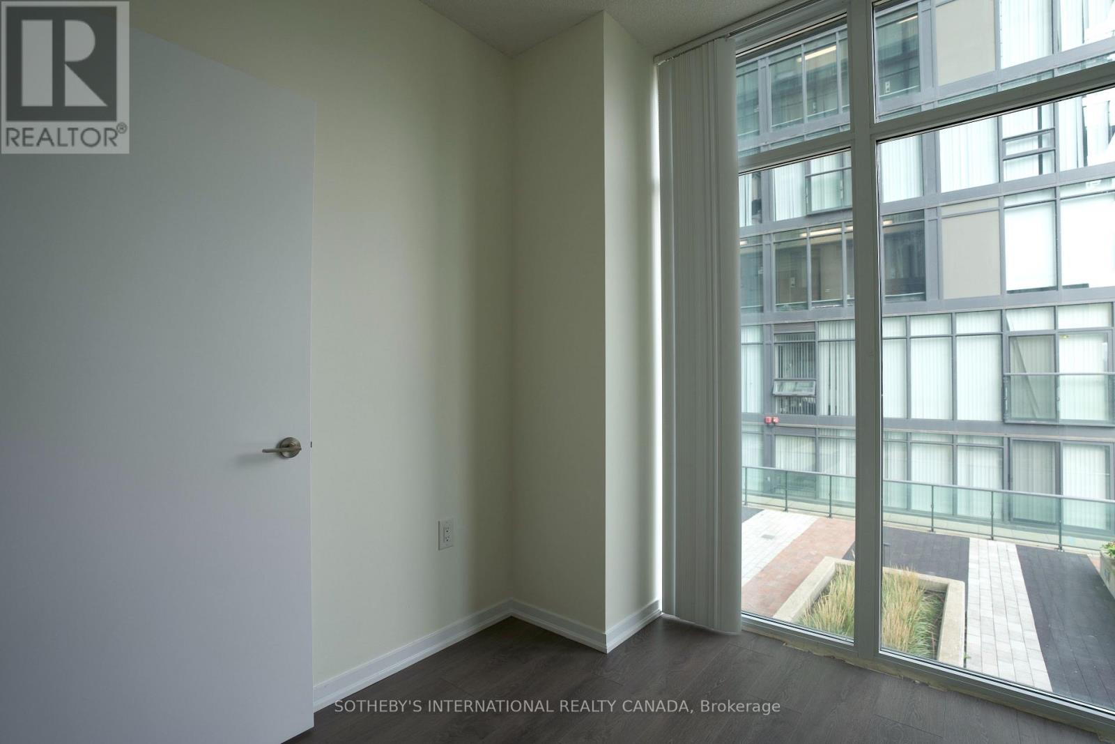 #815 36 LISGAR STREET - 18